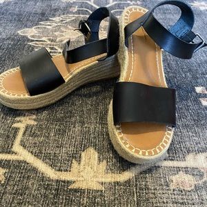 Strap sandal